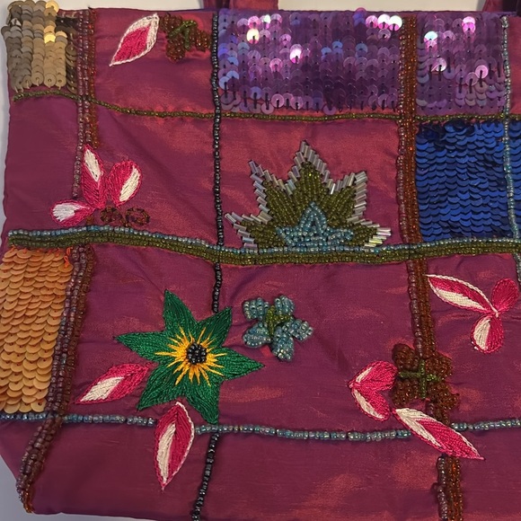 MILSON & LOUIS BRAND SILK HAND BAG EMBROIDERY AND SEQUIN DESIGN
GORGEOUS COLORS - Picture 3 of 12